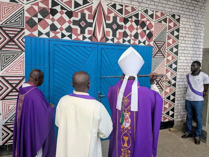 img-20250530-wa02555957037789350037777 Kisangani : Réouverture solennelle de la paroisse Saint Joseph Artisan après un acte de profanation