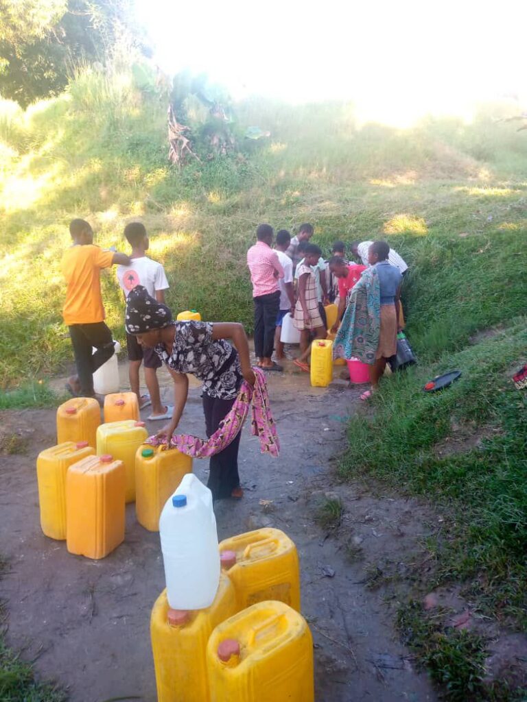 img-20250611-wa00492743110747116890440-768x1024 Quand l’eau disparaît et l’insécurité monte : Kisangani à bout de souffle