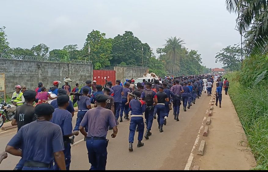 screenshot_20250726-2245531537469497465529648 Kisangani : la PNC renforce sa proximité à la population par un footing collectif